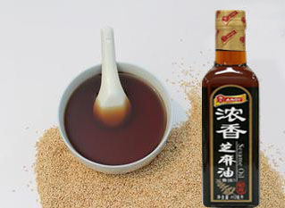 跟隨時代發(fā)展，不做落伍的芝麻油灌裝機